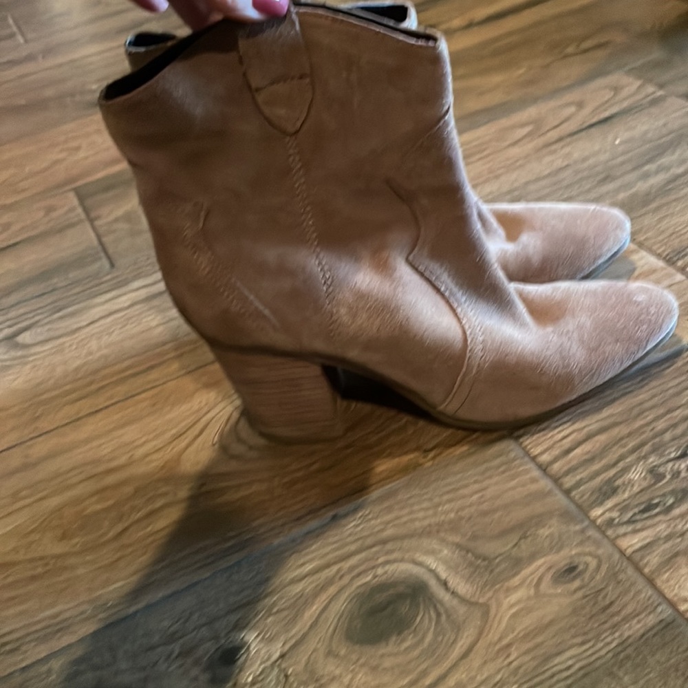 Suede boots WORN ONCE size 8 - Aerosoles
